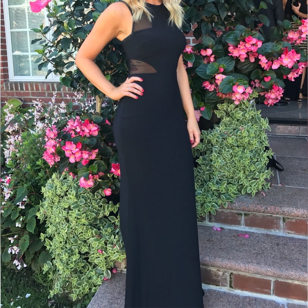 Elegant Black Sleeveless Gown